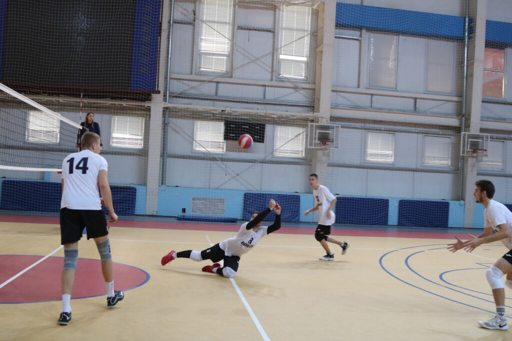 Первенство Спортивного клуба НИУ «БелГУ» по волейболу в формате 4х4 среди мужских команд.